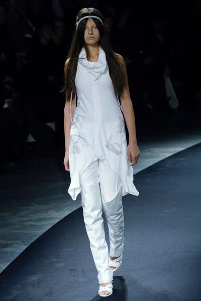 Look 16
